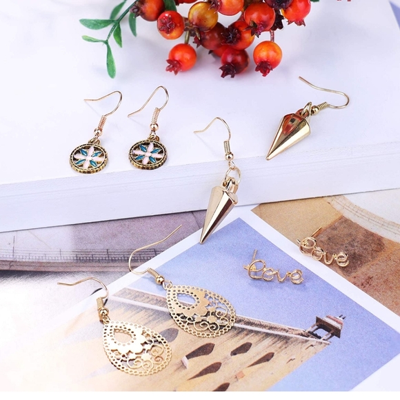 Assorted Earrings Mostly Studs - Picture 6 of 7